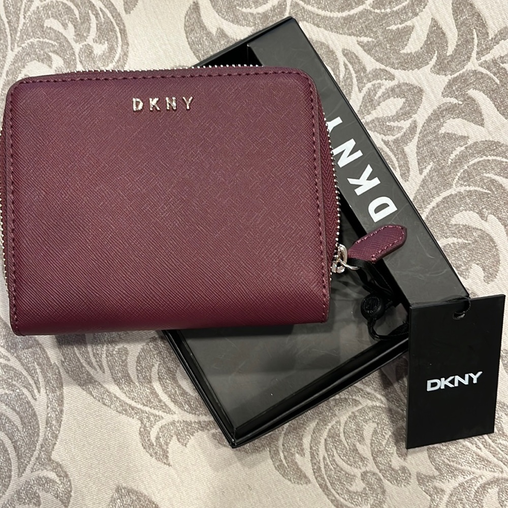 DKNY Vela Zippered Wallet in Burgundy -   New in Box